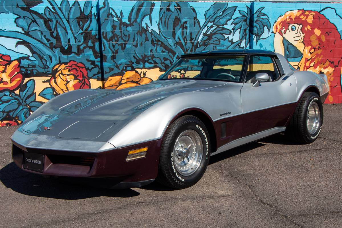 Chevrolet-corvette-1982-silver-20