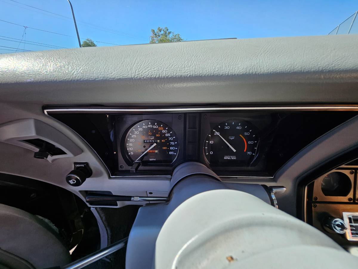 Chevrolet-corvette-1982-silver-25