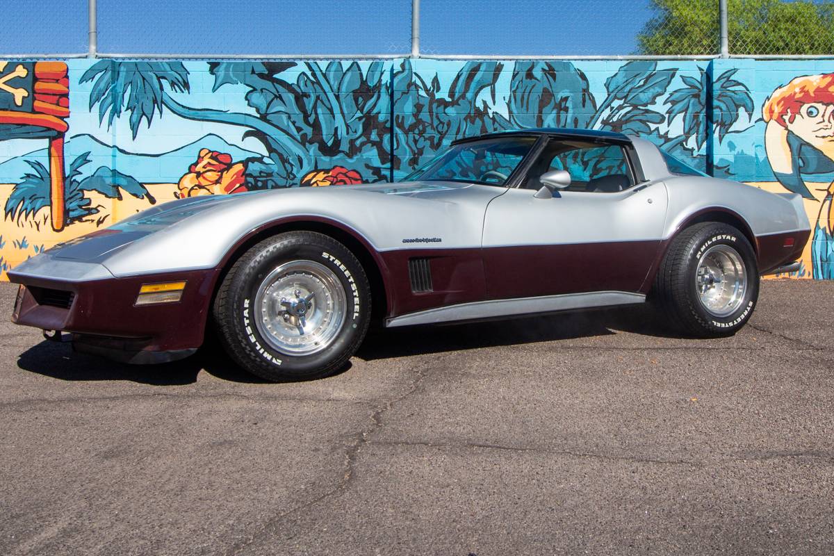 Chevrolet-corvette-1982-silver-29