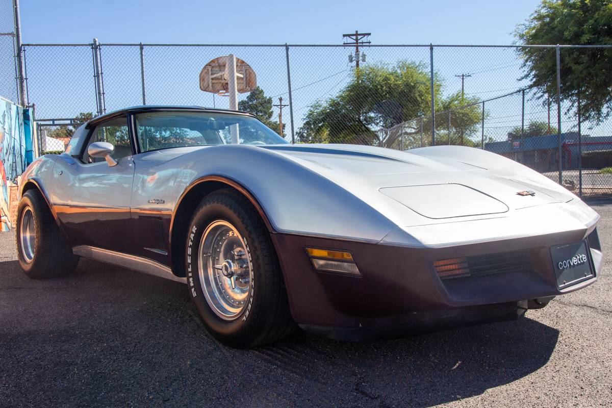 Chevrolet-corvette-1982-silver-34