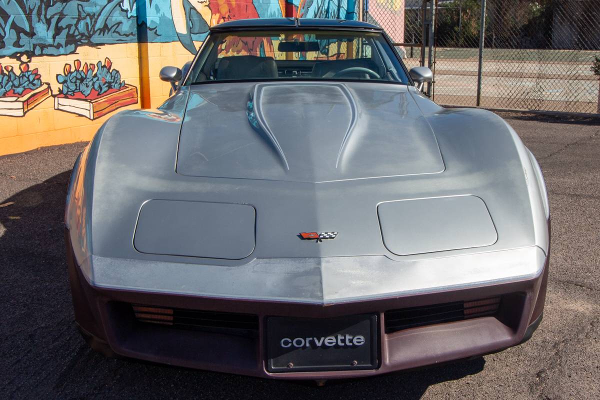 Chevrolet-corvette-1982-silver-35