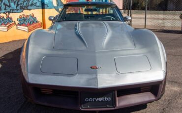 Chevrolet-corvette-1982-silver