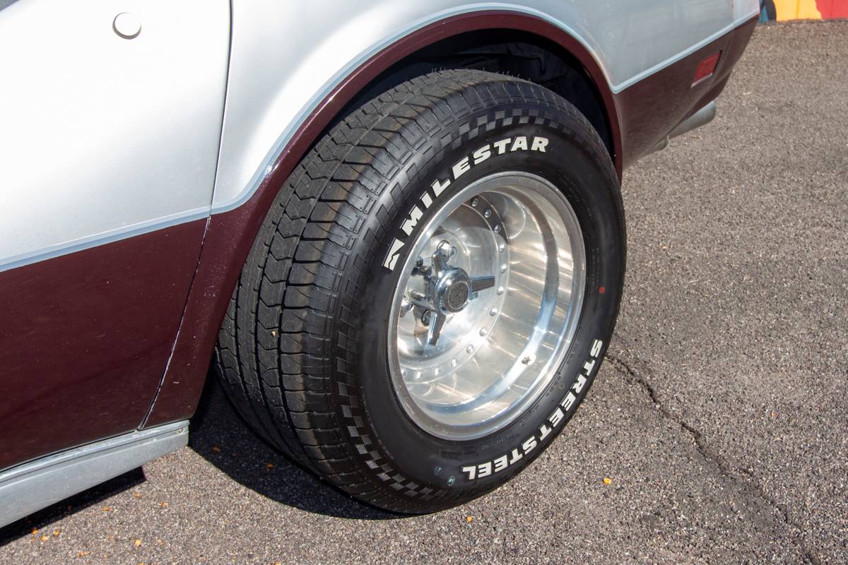 Chevrolet-corvette-1982-silver-39