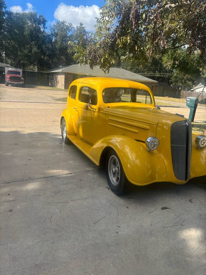 Chevy-custom-1936-yellow-1