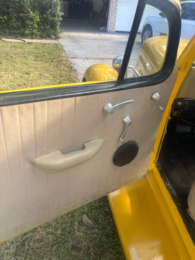 Chevy-custom-1936-yellow-8