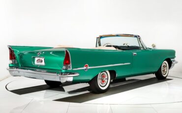 Chrysler-300-1957-Parade-Green-Cream-1