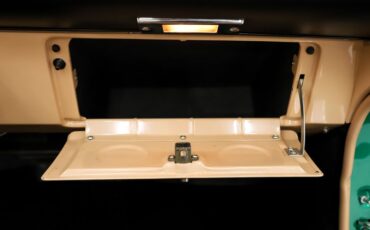 Chrysler-300-1957-Parade-Green-Cream-39