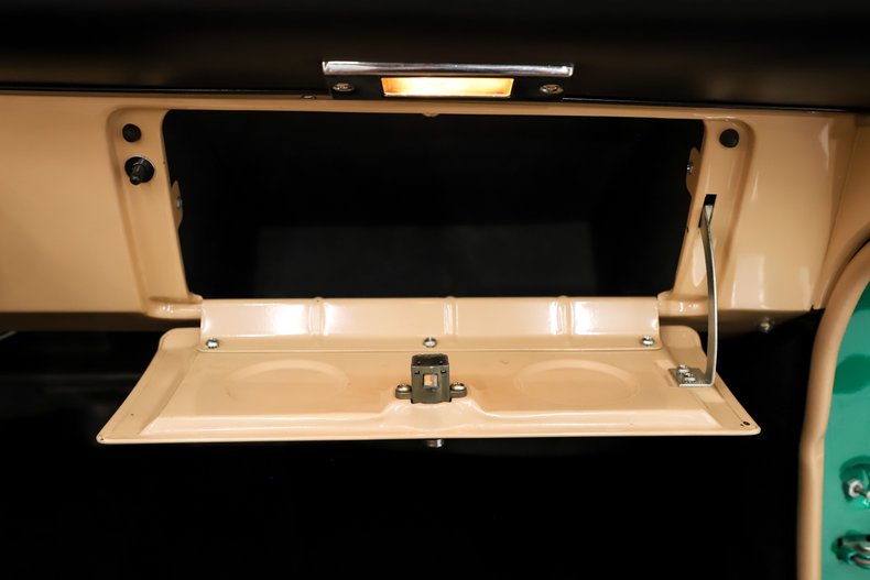 Chrysler-300-1957-Parade-Green-Cream-39