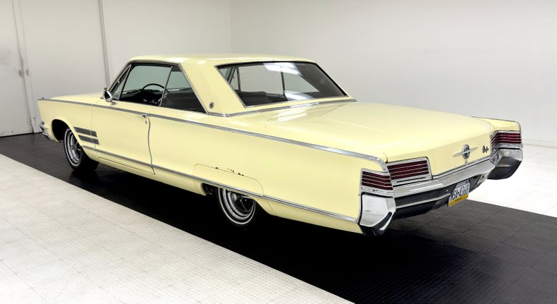 Chrysler-300-1966-Daffodil-Yellow-Black-1