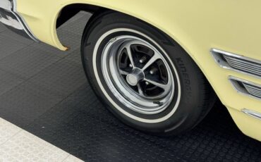 Chrysler-300-1966-Daffodil-Yellow-Black-11