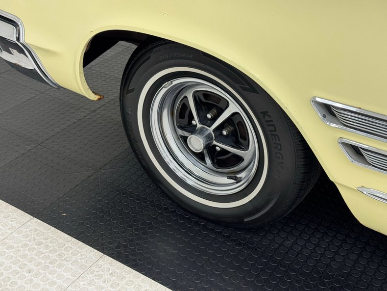 Chrysler-300-1966-Daffodil-Yellow-Black-11