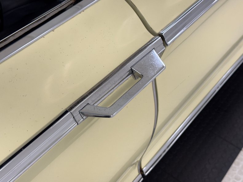 Chrysler-300-1966-Daffodil-Yellow-Black-14