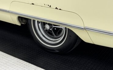 Chrysler-300-1966-Daffodil-Yellow-Black-17