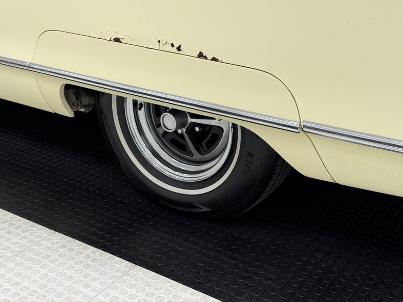 Chrysler-300-1966-Daffodil-Yellow-Black-17