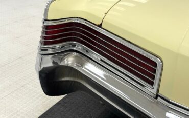 Chrysler-300-1966-Daffodil-Yellow-Black-18