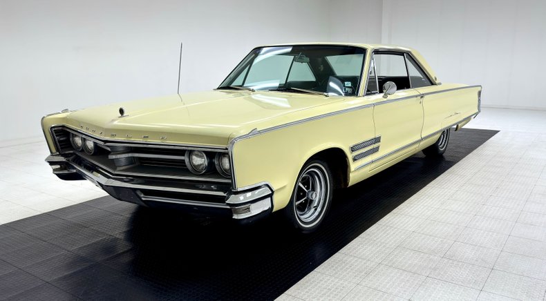 Chrysler-300-1966-Daffodil-Yellow-Black-23