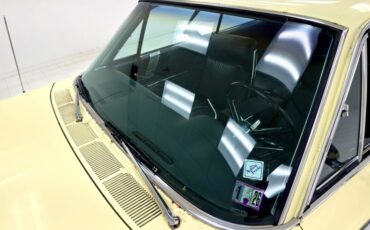 Chrysler-300-1966-Daffodil-Yellow-Black-24