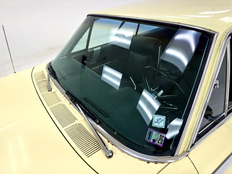 Chrysler-300-1966-Daffodil-Yellow-Black-24