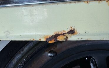 Chrysler-300-1966-Daffodil-Yellow-Black-29