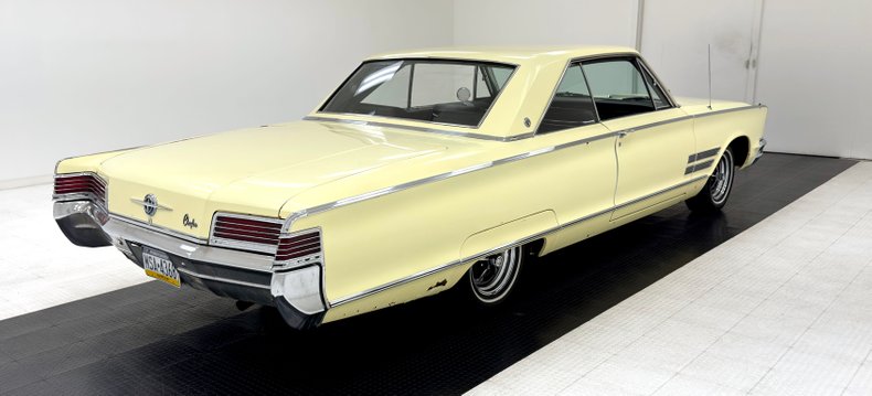 Chrysler-300-1966-Daffodil-Yellow-Black-3