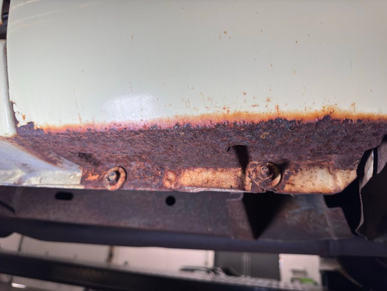 Chrysler-300-1966-Daffodil-Yellow-Black-33