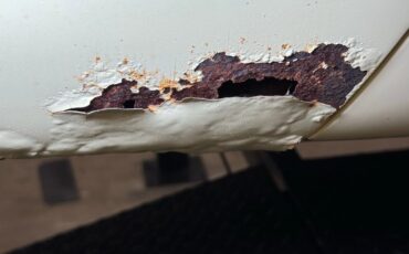 Chrysler-300-1966-Daffodil-Yellow-Black-35