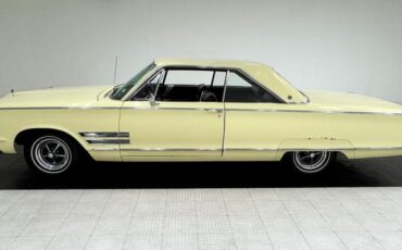 Chrysler-300-1966-Daffodil-Yellow-Black