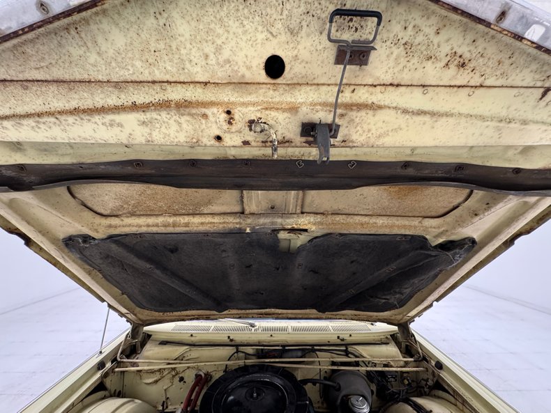 Chrysler-300-1966-Daffodil-Yellow-Black-38