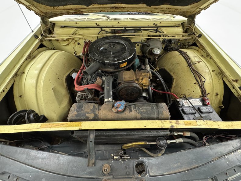 Chrysler-300-1966-Daffodil-Yellow-Black-40