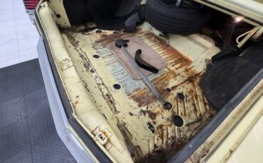 Chrysler-300-1966-Daffodil-Yellow-Black-45