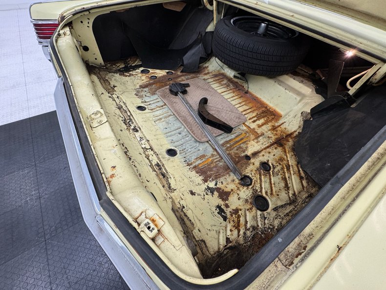 Chrysler-300-1966-Daffodil-Yellow-Black-45