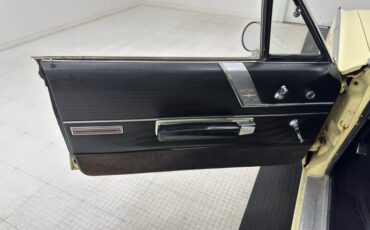 Chrysler-300-1966-Daffodil-Yellow-Black-46