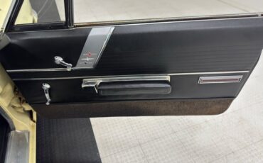 Chrysler-300-1966-Daffodil-Yellow-Black-47