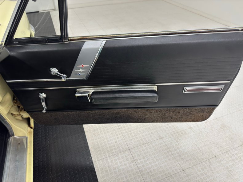 Chrysler-300-1966-Daffodil-Yellow-Black-47