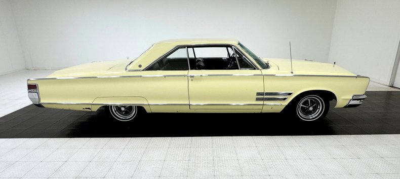 Chrysler-300-1966-Daffodil-Yellow-Black-6
