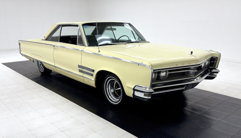 Chrysler-300-1966-Daffodil-Yellow-Black-7