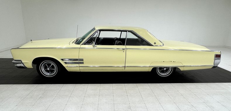 Chrysler-300-1966-Daffodil-Yellow-Black