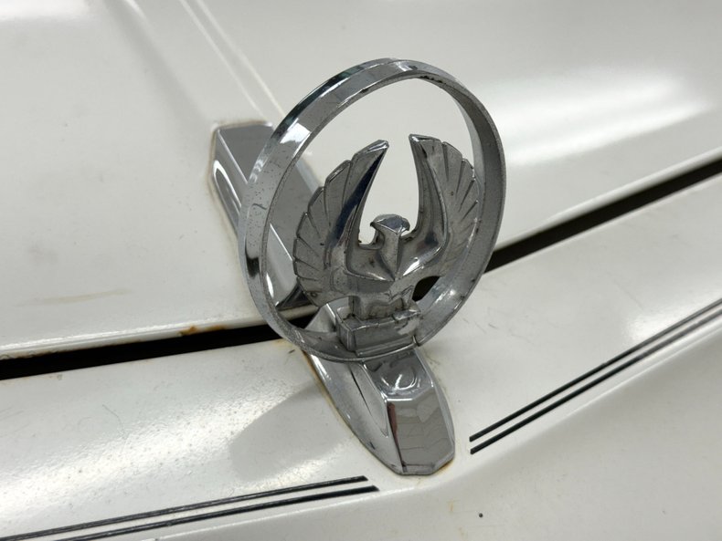 Chrysler-Imperial-1965-Persian-White-Black-10