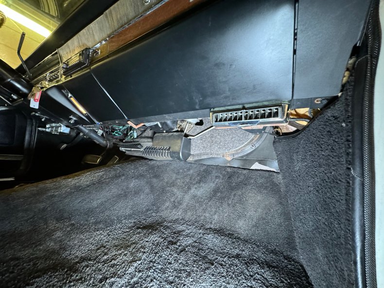 Chrysler-Imperial-1965-Persian-White-Black-13