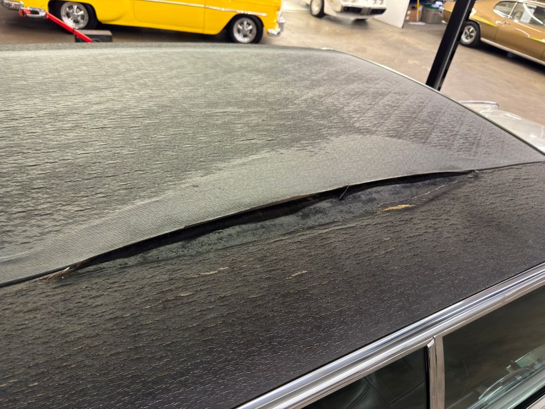 Chrysler-Imperial-1965-Persian-White-Black-24