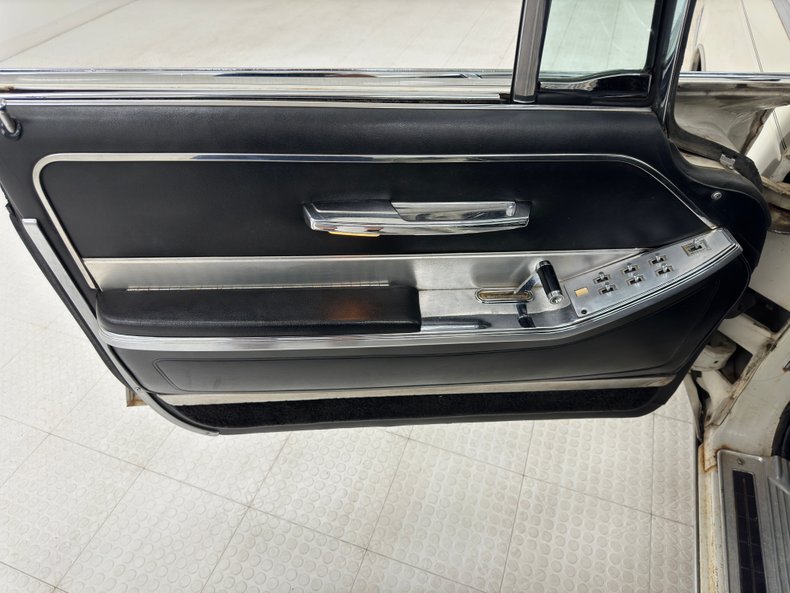 Chrysler-Imperial-1965-Persian-White-Black-32