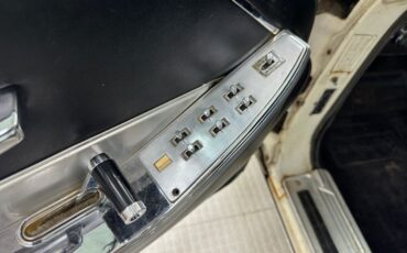 Chrysler-Imperial-1965-Persian-White-Black-33