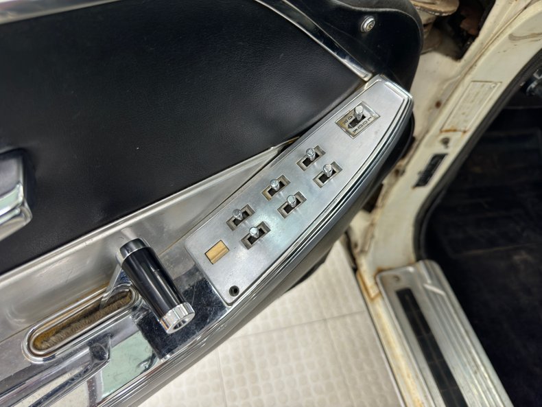 Chrysler-Imperial-1965-Persian-White-Black-33