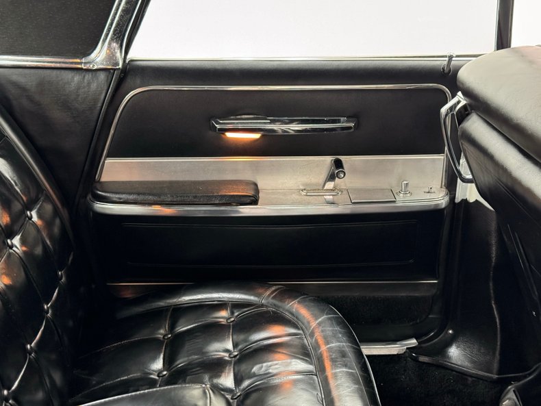 Chrysler-Imperial-1965-Persian-White-Black-34