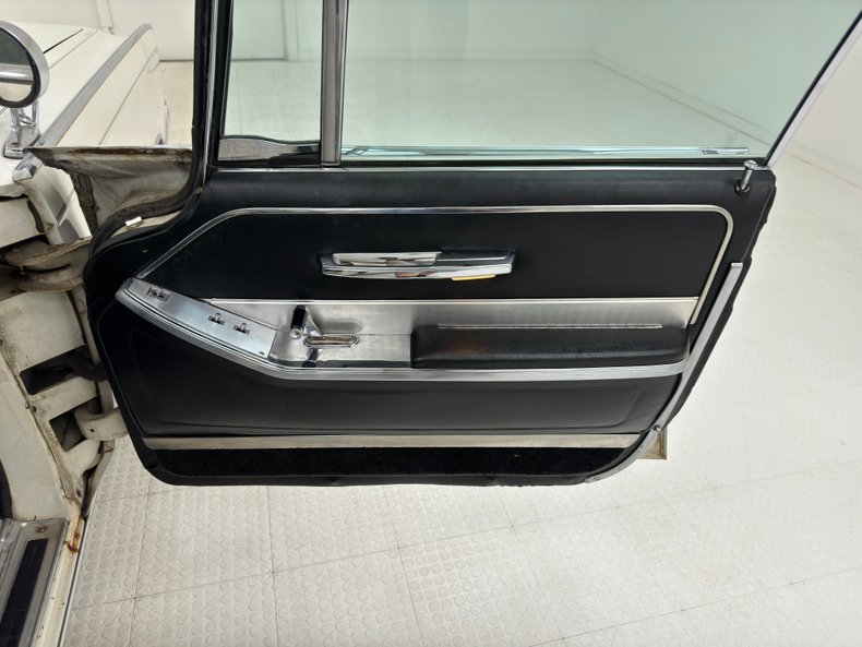 Chrysler-Imperial-1965-Persian-White-Black-35