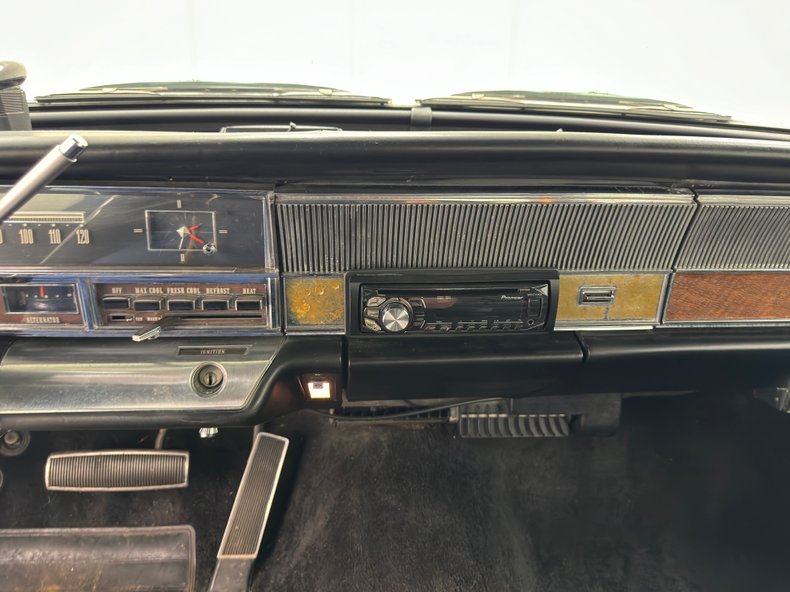 Chrysler-Imperial-1965-Persian-White-Black-49