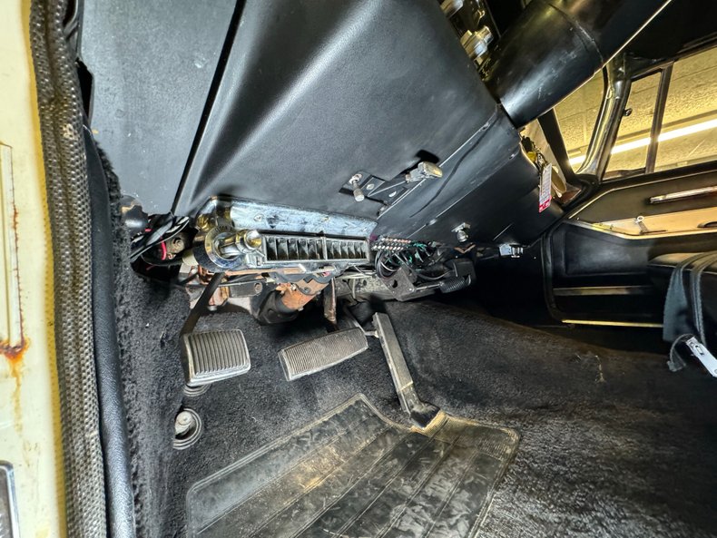 Chrysler-Imperial-1965-Persian-White-Black-8