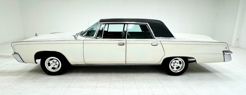 Chrysler-Imperial-1965-Persian-White-Black