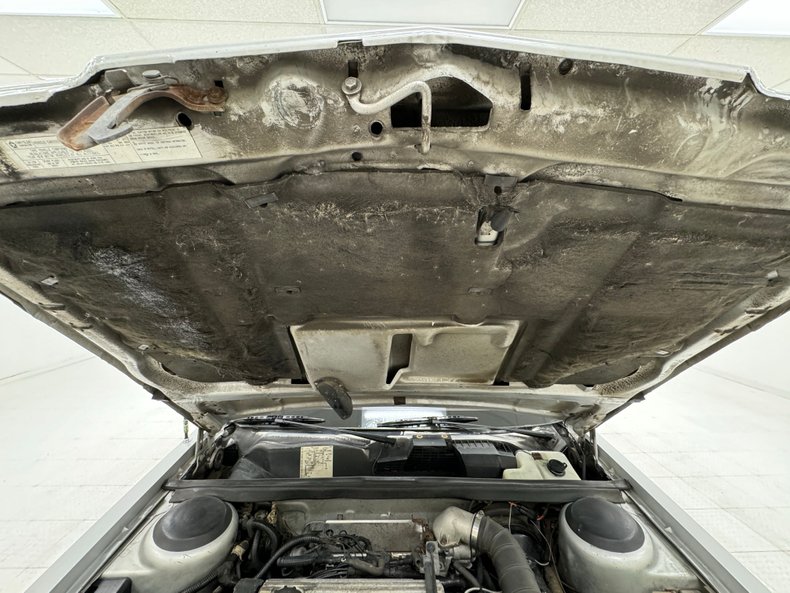 Chrysler-Lebaron-1985-Bright-Silver-Metall-Oxblood-11