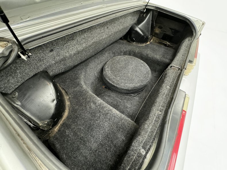 Chrysler-Lebaron-1985-Bright-Silver-Metall-Oxblood-15